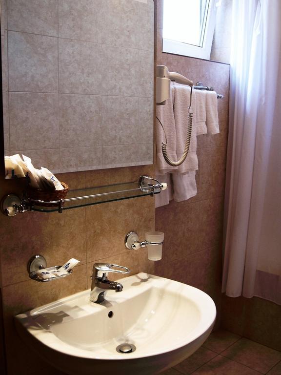 Hotel Piccolo Mondo Bucharest Bilik gambar