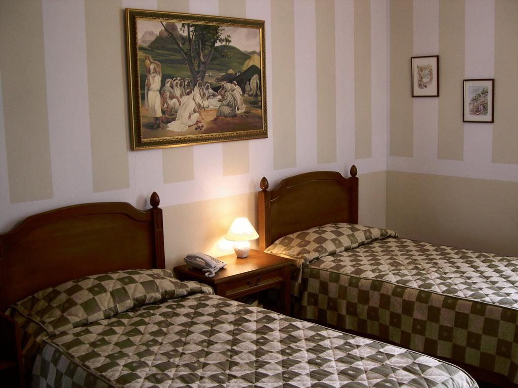 Hotel Piccolo Mondo Bucharest Bilik gambar
