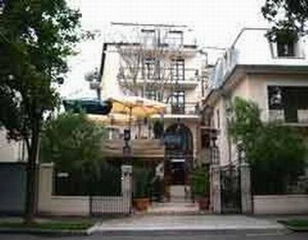 Hotel Piccolo Mondo Bucharest Luaran gambar